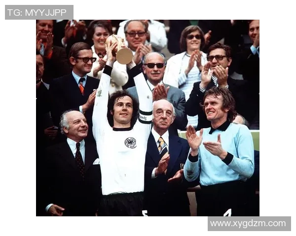 绿茵帝王弗朗茨贝肯鲍尔的传奇人生与足球智慧启示